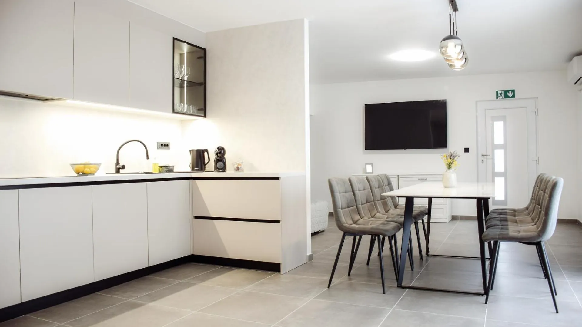 Apartments Petra Risika 0*,